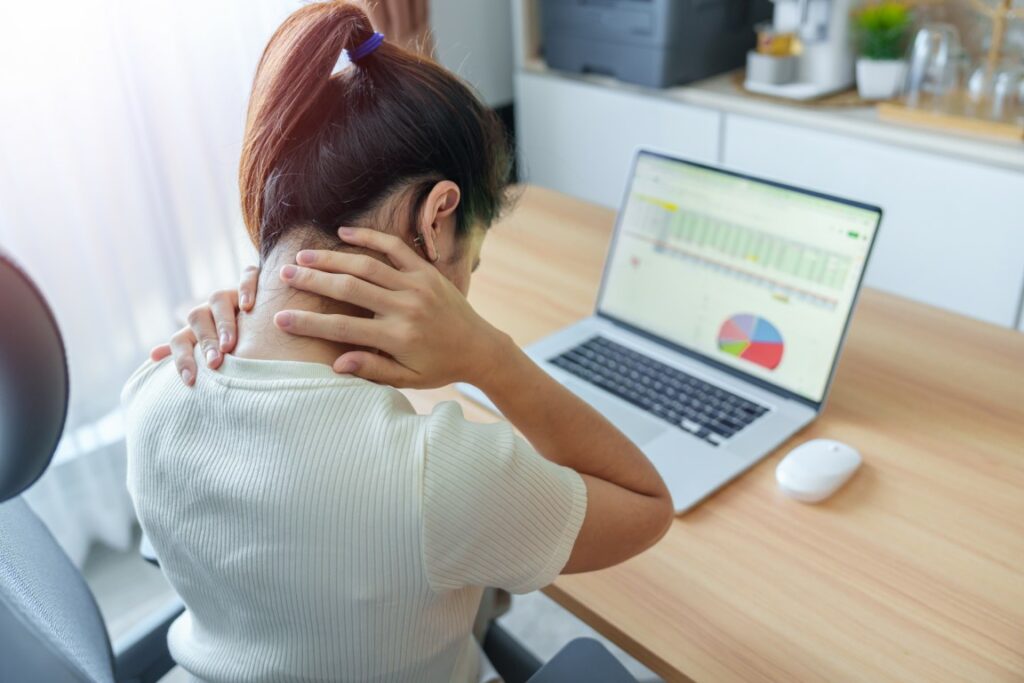 Douleur cervicale due au stress du travail