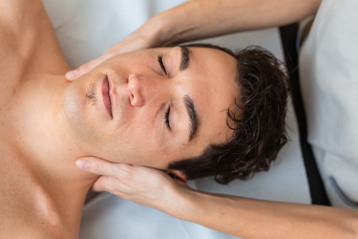 Faire un massage pour soulager les douleurs cervicales
