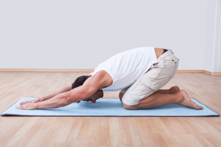 Soulager une sciatique de stress en faisant du yoga ou des étirements