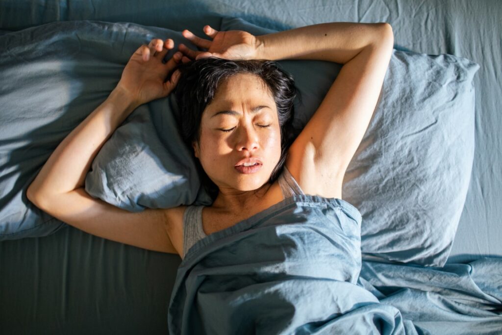 Trouver une bonne position de sommeil en cas de Névralgie d'Arnold
