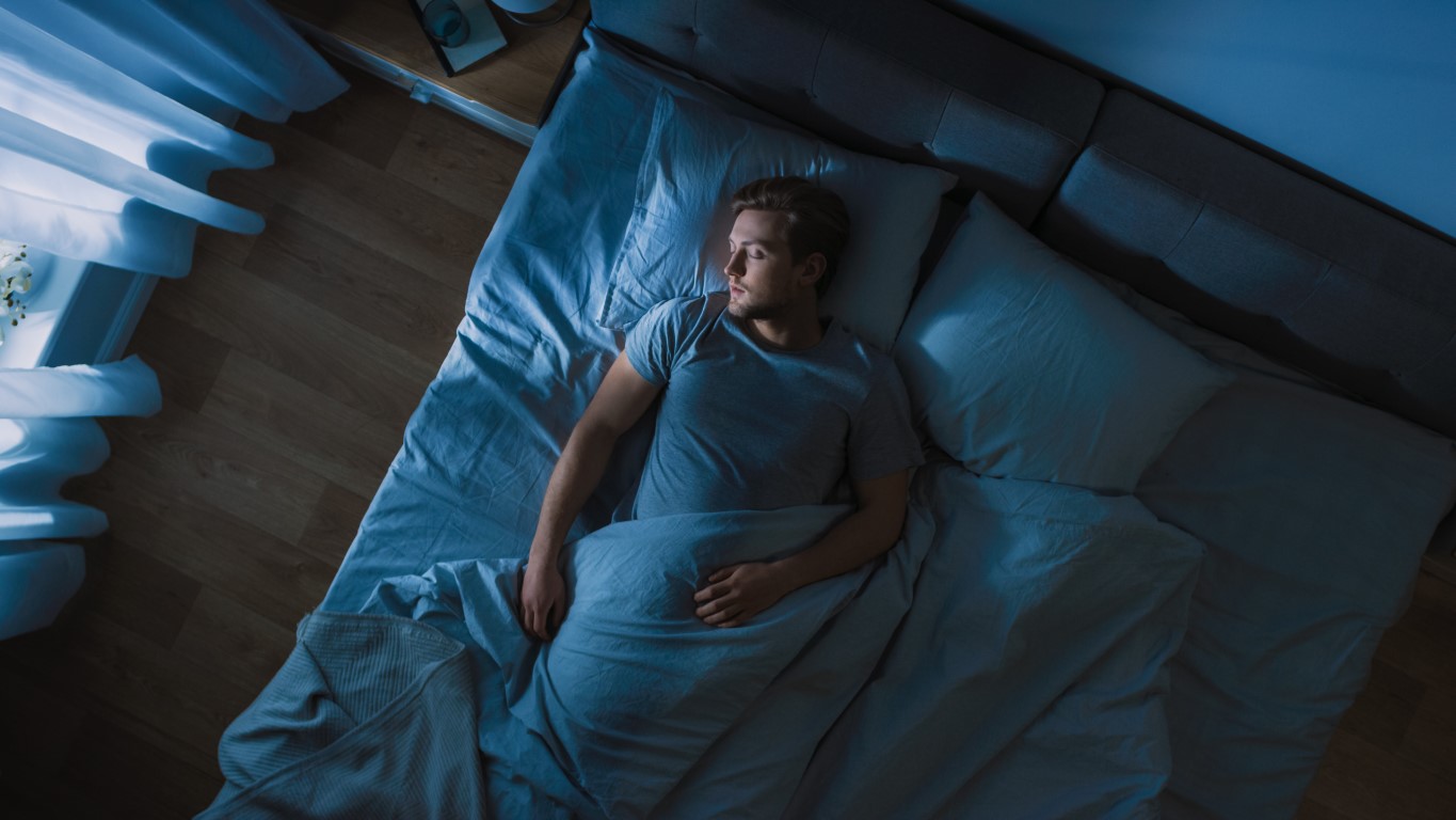 Dormir sur le dos calme la névralgie d'Arnold