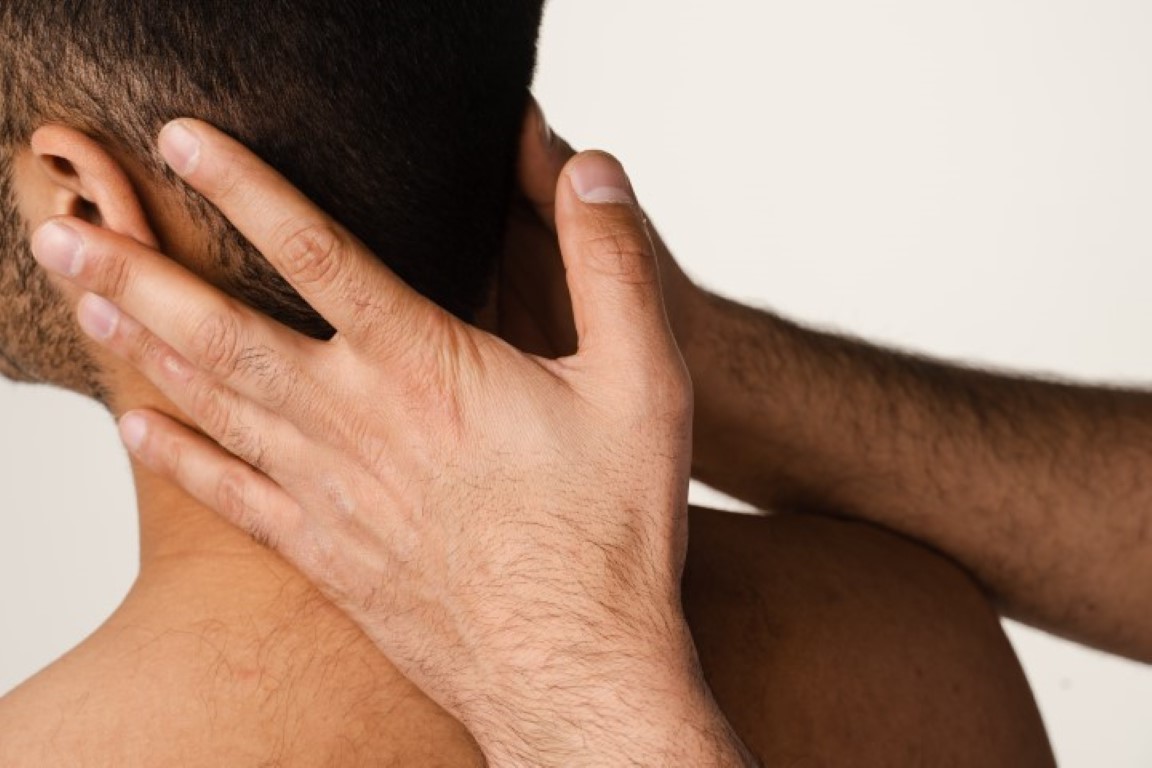 Corriger la cyphose cervicale en faisant de la kinésithérapie