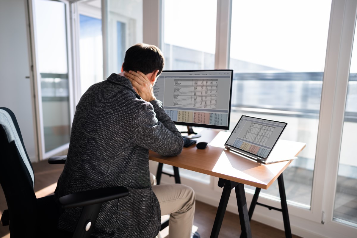 Posture au travail : les erreurs qui détruisent votre dos