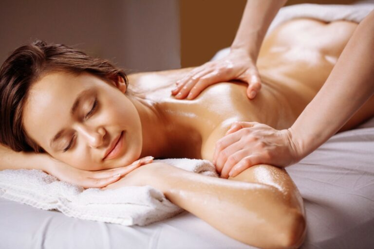 4 huiles de massage pour soulager les tensions du cou et du dos