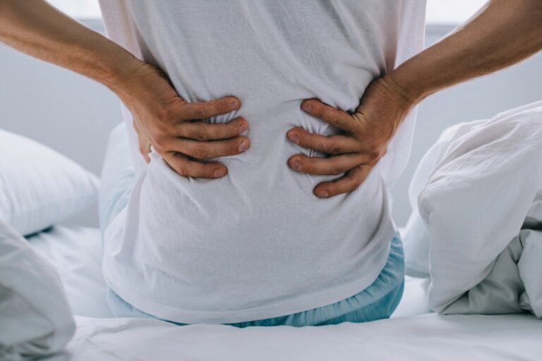 7 maux de dos à prendre vraiment au sérieux